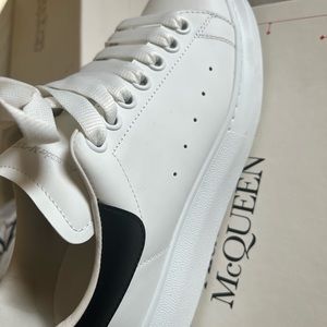 Alexander McQueen (39)